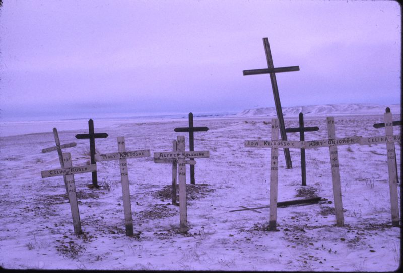 Paulatuk graveyard (Nov '73)0.jpg