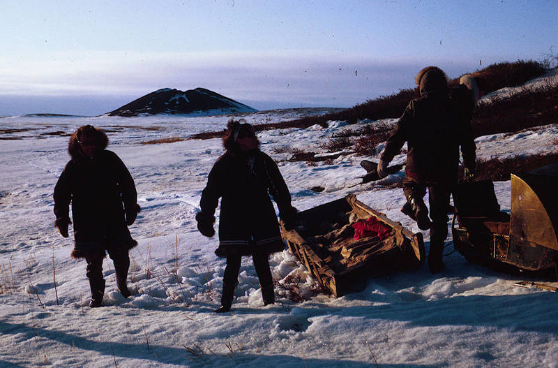 https://arrl-web002.artsrn.ualberta.ca/icrc/ICRC-PDF/Dr. Hunt Photos/Dr. D.E. Hunt photos - Inuvik 1968-69 071.jpg