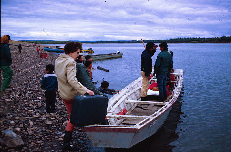 https://arrl-web002.artsrn.ualberta.ca/icrc/ICRC-PDF/Dr. Hunt Photos/Dr. D.E. Hunt photos - Inuvik 1968-69 043.jpg