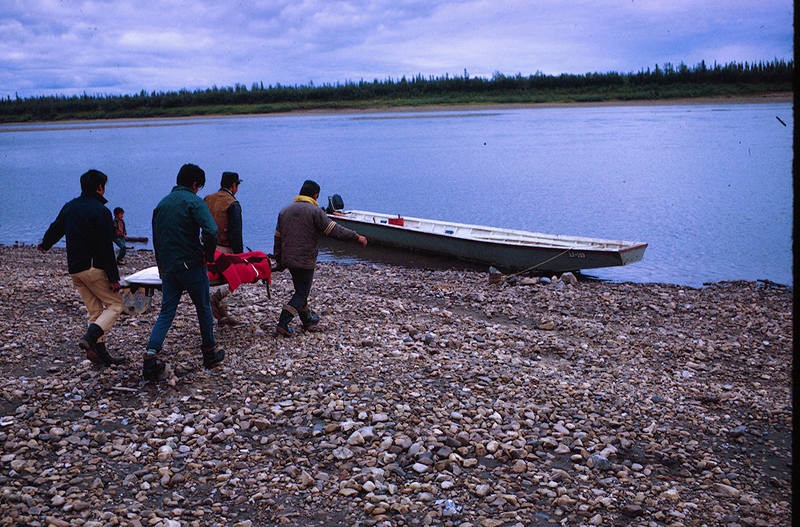 https://arrl-web002.artsrn.ualberta.ca/icrc/ICRC-PDF/Dr. Hunt Photos/Dr. D.E. Hunt photos - Inuvik 1968-69 132.jpg