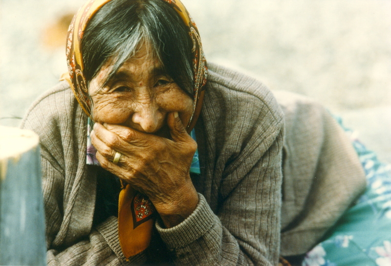 https://arrl-web002.artsrn.ualberta.ca/icrc/201801-upload/Qikiqtaruk - Herschel Island- Cultural Study/Herschel Island Cultural Study- Jean Tardiff at Shingle Pt- 1990-Yukon Heritage Branch.jpg