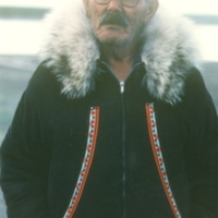 https://arrl-web002.artsrn.ualberta.ca/icrc/201801-upload/Qikiqtaruk - Herschel Island- Cultural Study/Herschel Is Cultural Study- Alec Gordon at Kay Pt- 1990 - Yukon Heritage Branch.jpg